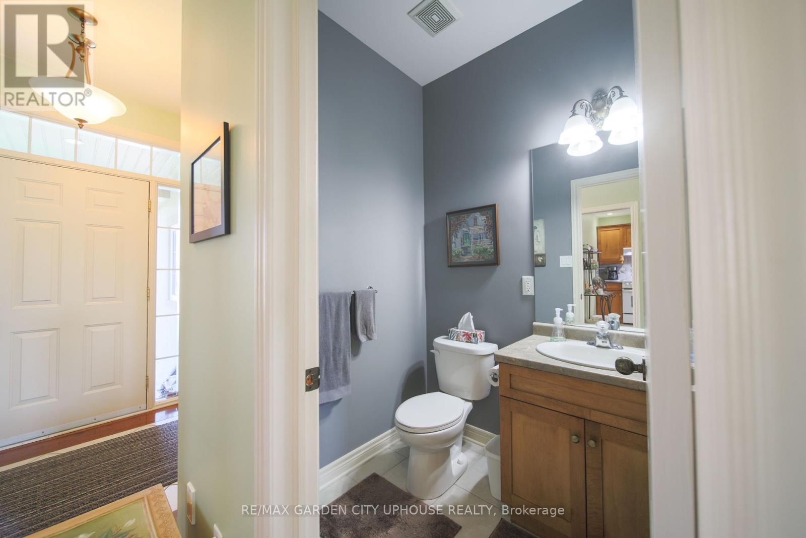 132 Loretta Drive, Niagara-On-The-Lake, Ontario  L0S 1T0 - Photo 5 - X12092162