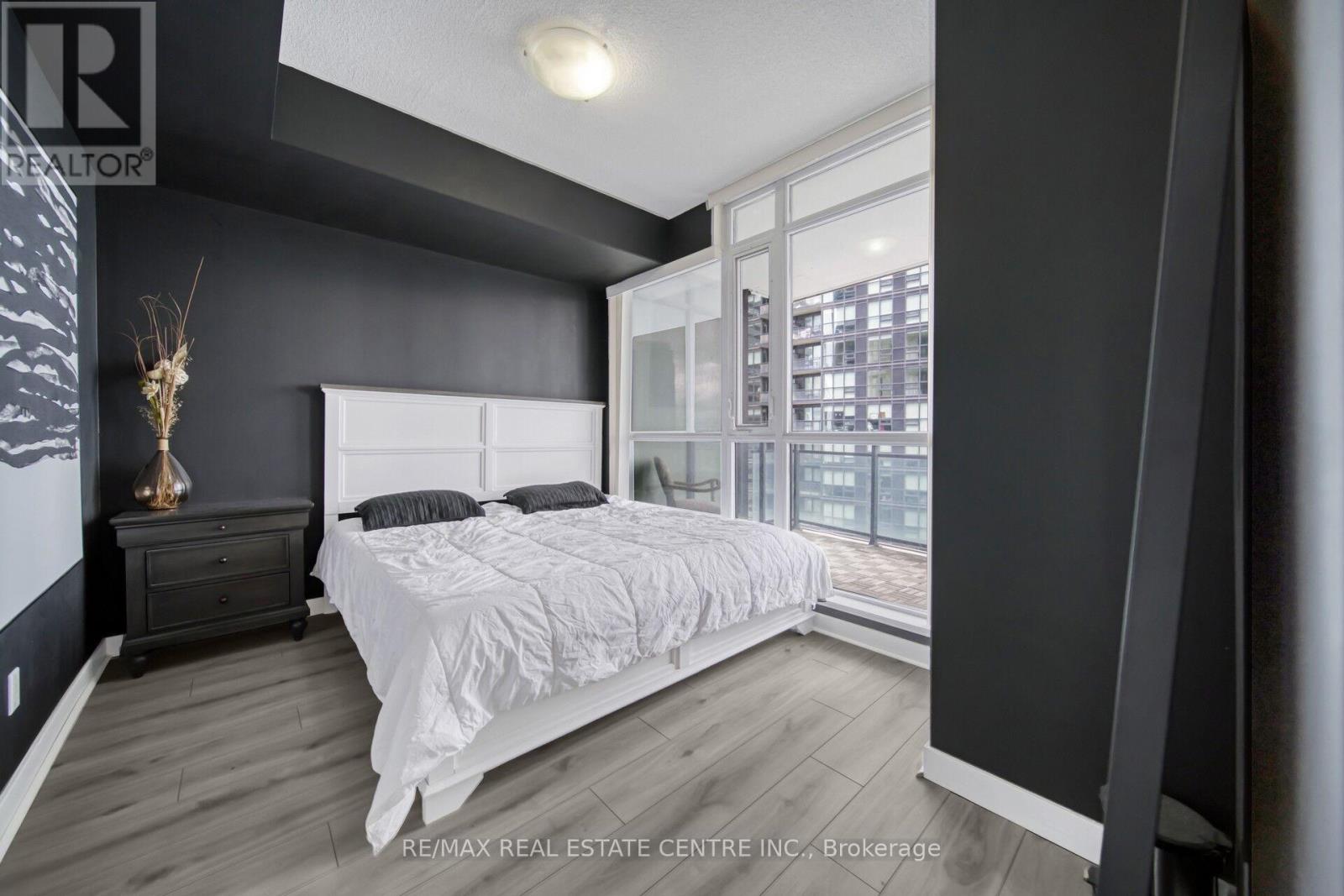 1803 - 4065 Brickstone Mews, Mississauga, Ontario  L5B 0G3 - Photo 17 - W12174323