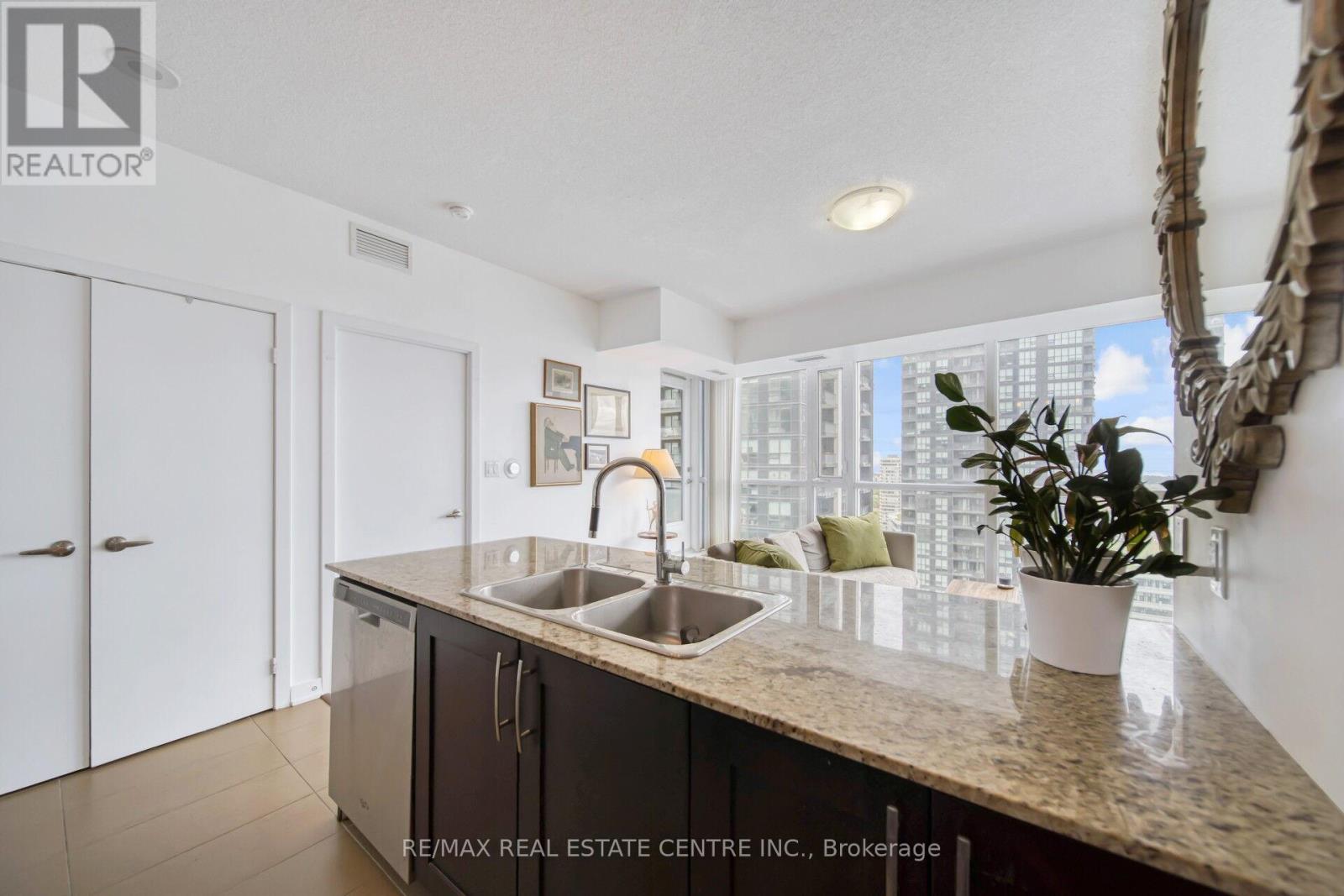 1803 - 4065 Brickstone Mews, Mississauga, Ontario  L5B 0G3 - Photo 10 - W12174323