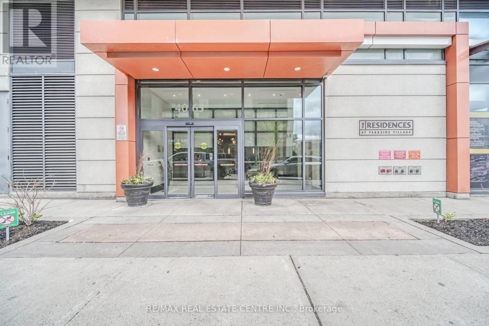 1803 - 4065 Brickstone Mews, Mississauga, Ontario  L5B 0G3 - Photo 2 - W12174323
