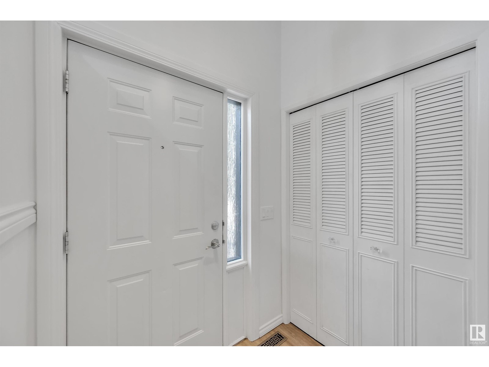 Property at 137 GRANDIN WO image 2