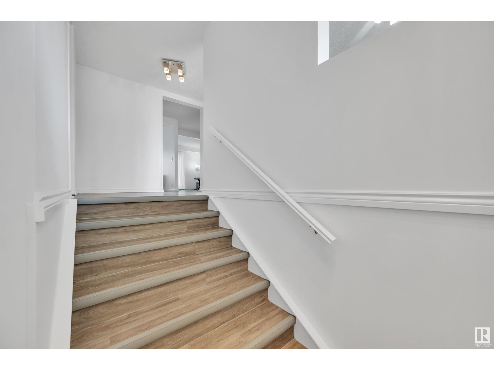 Property at 137 GRANDIN WO image 3