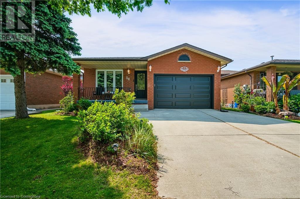 38 PINEWOODS Drive, Hamilton, Ontario