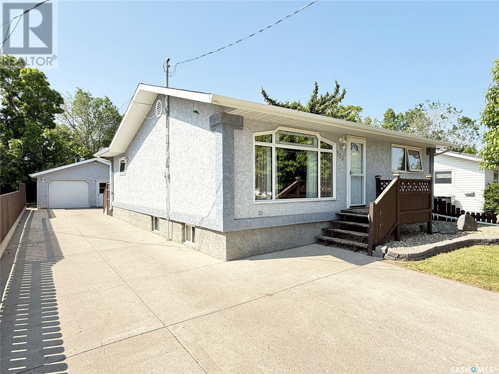 116 7th AVENUE SE, weyburn, Saskatchewan