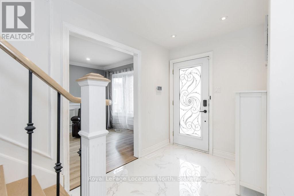 120 Candy Crescent, Brampton, Ontario  L6X 3T5 - Photo 2 - W12150969