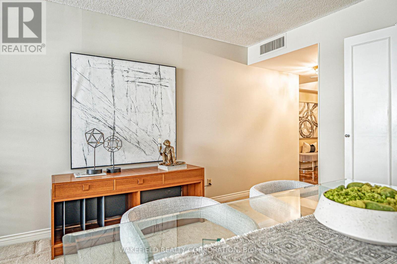 505 - 61 St Clair Avenue W, Toronto, Ontario  M4V 2Y8 - Photo 9 - C12188077