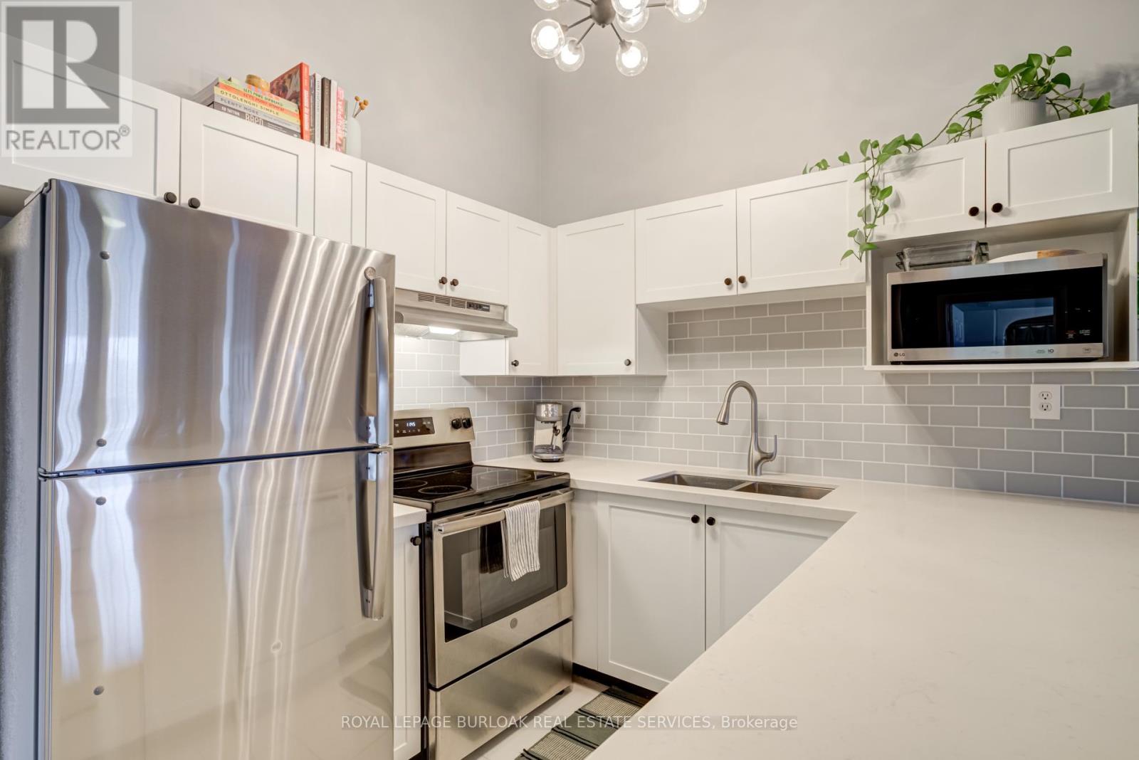 403 - 4003 Kilmer Drive, Burlington, Ontario  L7M 4M1 - Photo 8 - W12055990