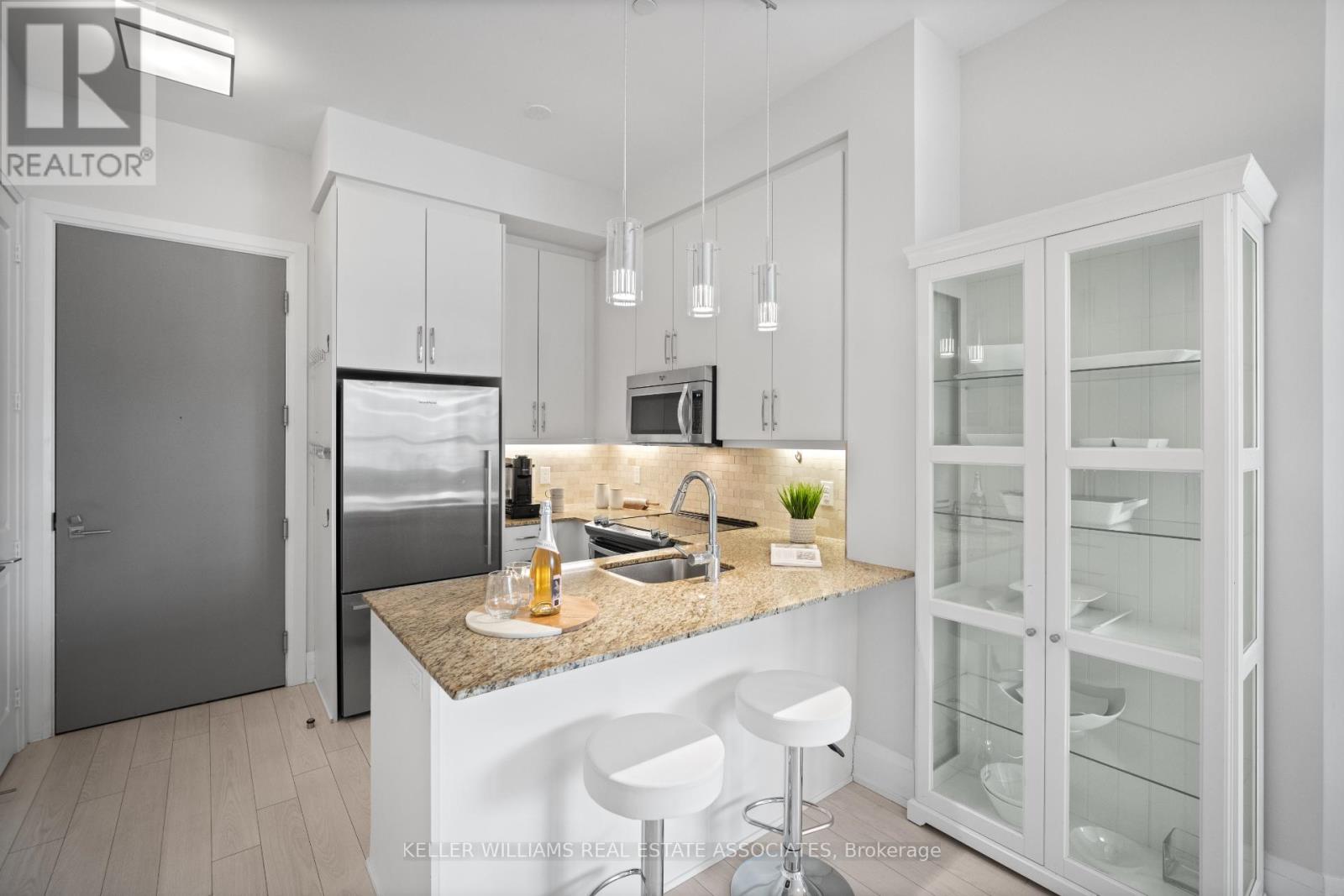 103 - 2 Old Mill Drive, Toronto, Ontario  M6S 0A1 - Photo 5 - W12178725