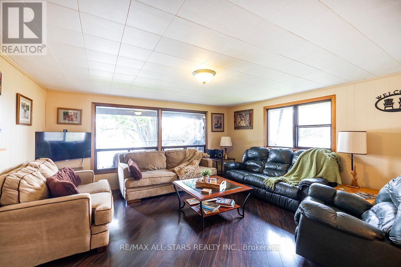 38 Riverside Drive, Kawartha Lakes, Ontario  K9V 0H6 - Photo 11 - X12207236