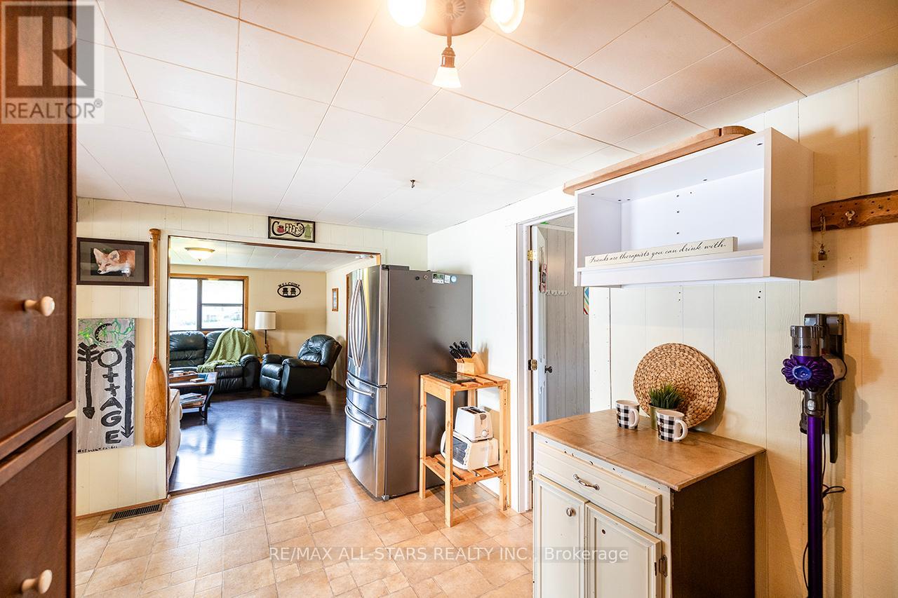 38 Riverside Drive, Kawartha Lakes, Ontario  K9V 0H6 - Photo 9 - X12207236