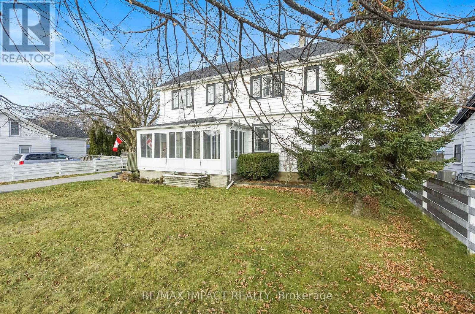 18 Spencer Street W, Cobourg, Ontario  K9A 2G3 - Photo 3 - X12207309