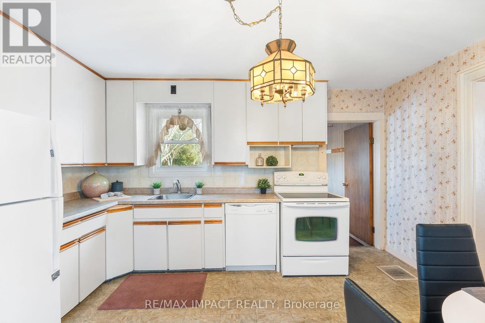 Property at 18 SPENCER STREET W image 4
