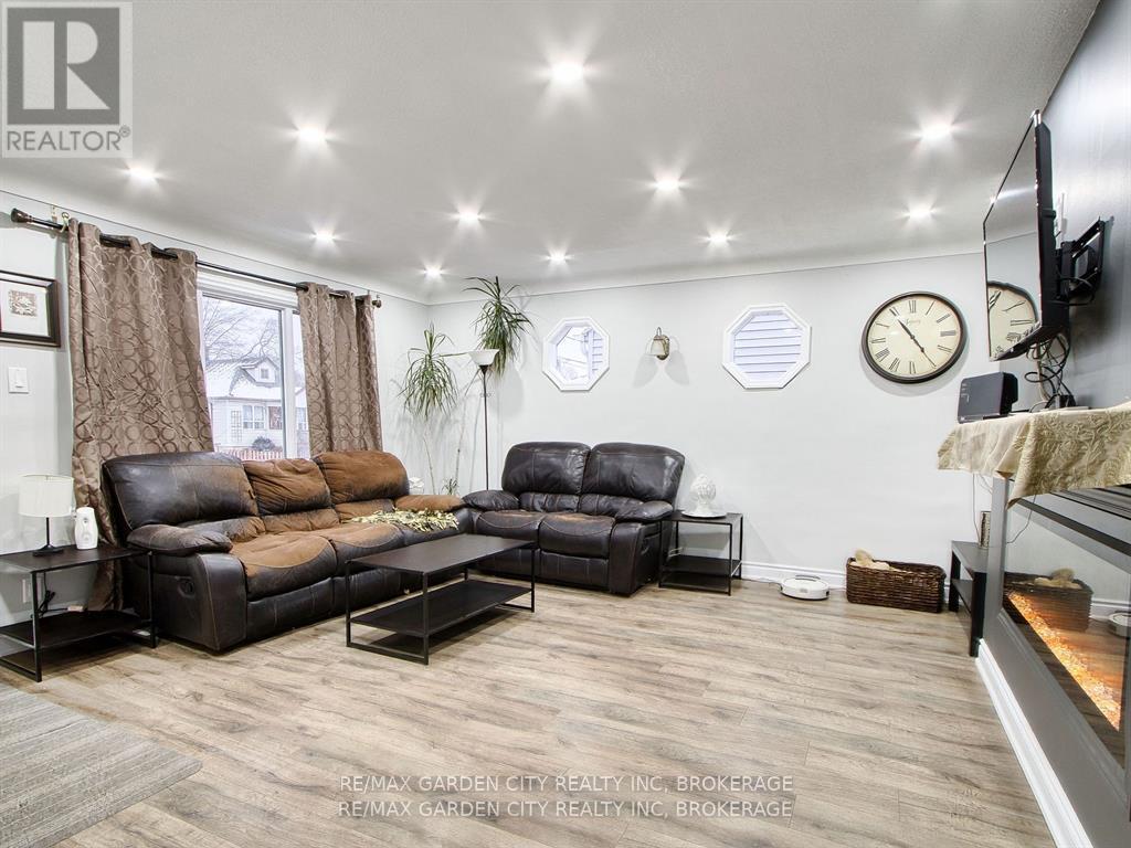 68 Carlton Street, St. Catharines (Downtown), Ontario  L2R 1P8 - Photo 5 - X12166182