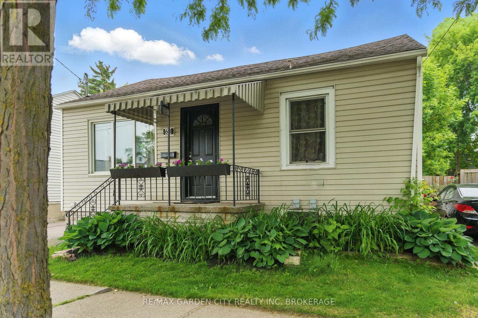 68 Carlton Street, St. Catharines (Downtown), Ontario  L2R 1P8 - Photo 3 - X12166182
