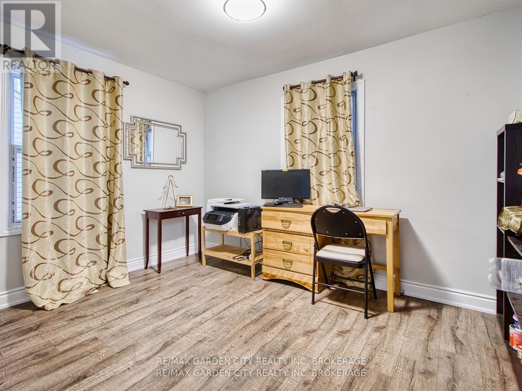 68 Carlton Street, St. Catharines (Downtown), Ontario  L2R 1P8 - Photo 8 - X12166182