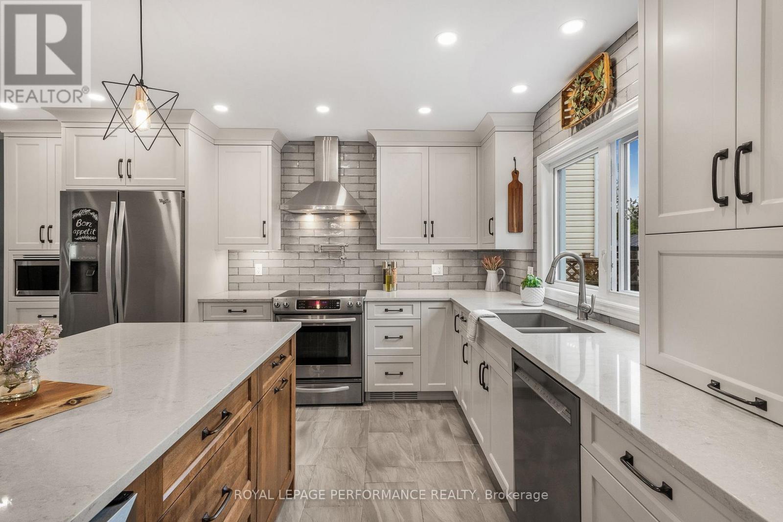 6109 Creek Crossing Street, Ottawa, Ontario  K1W 1E3 - Photo 4 - X12207261