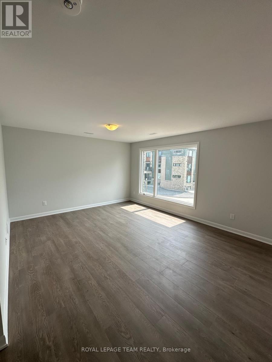 1421 Creekway Private, Ottawa, Ontario  K2P 0T6 - Photo 2 - X12207370
