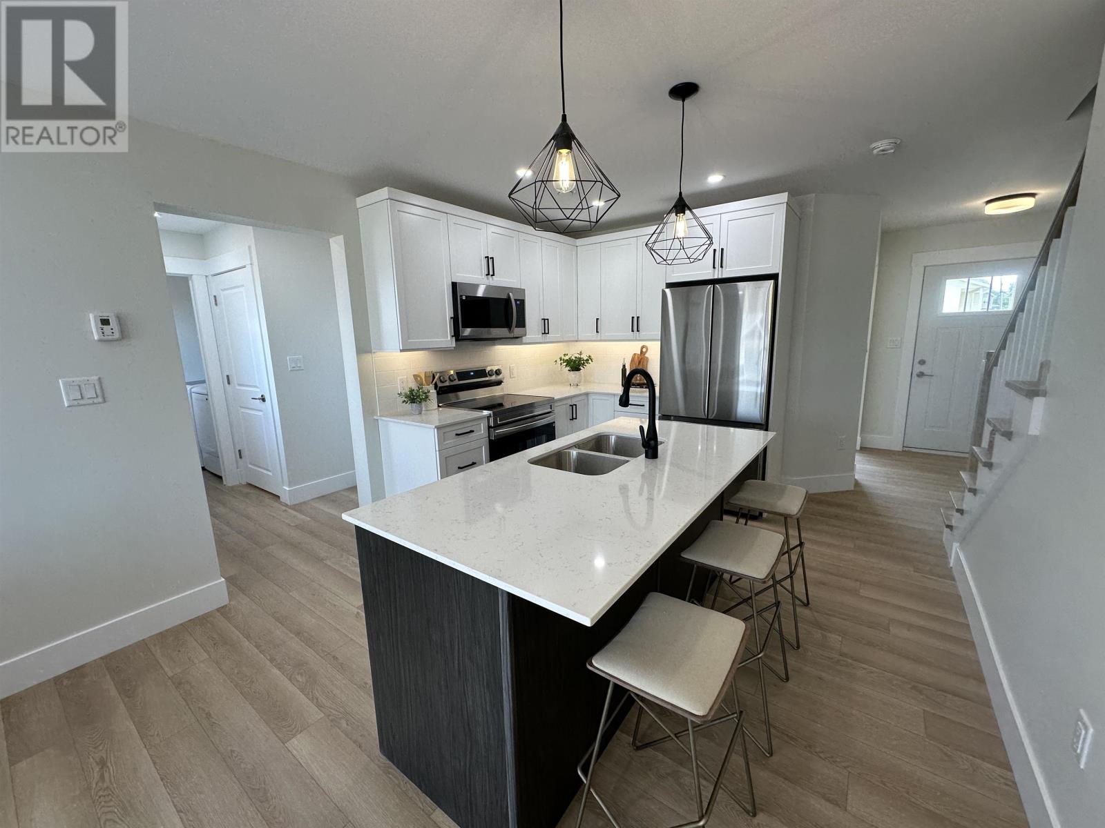 Property at 135 Oak Drive image 3