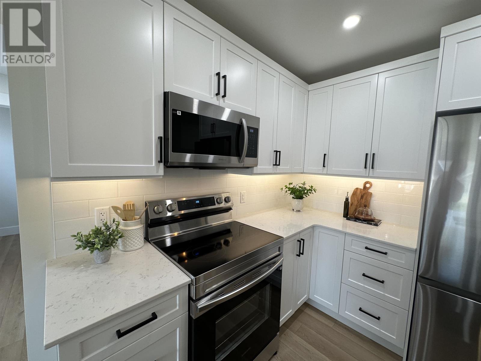 Property at 135 Oak Drive image 4
