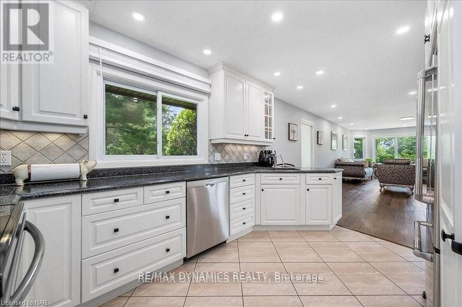 15842 Niagara River Parkway E, Niagara-On-The-Lake (River), Ontario  L0S 1J0 - Photo 12 - X12207352