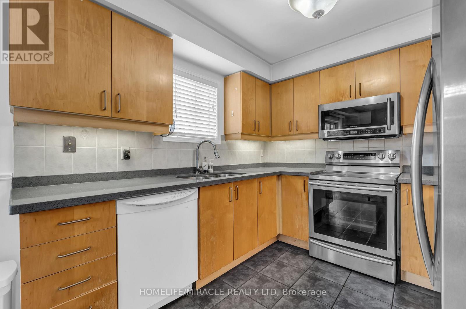 56 Viceroy Crescent, Brampton, Ontario  L7A 1V7 - Photo 14 - W12204092
