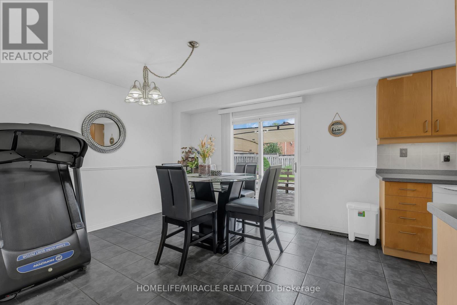 56 Viceroy Crescent, Brampton, Ontario  L7A 1V7 - Photo 11 - W12204092