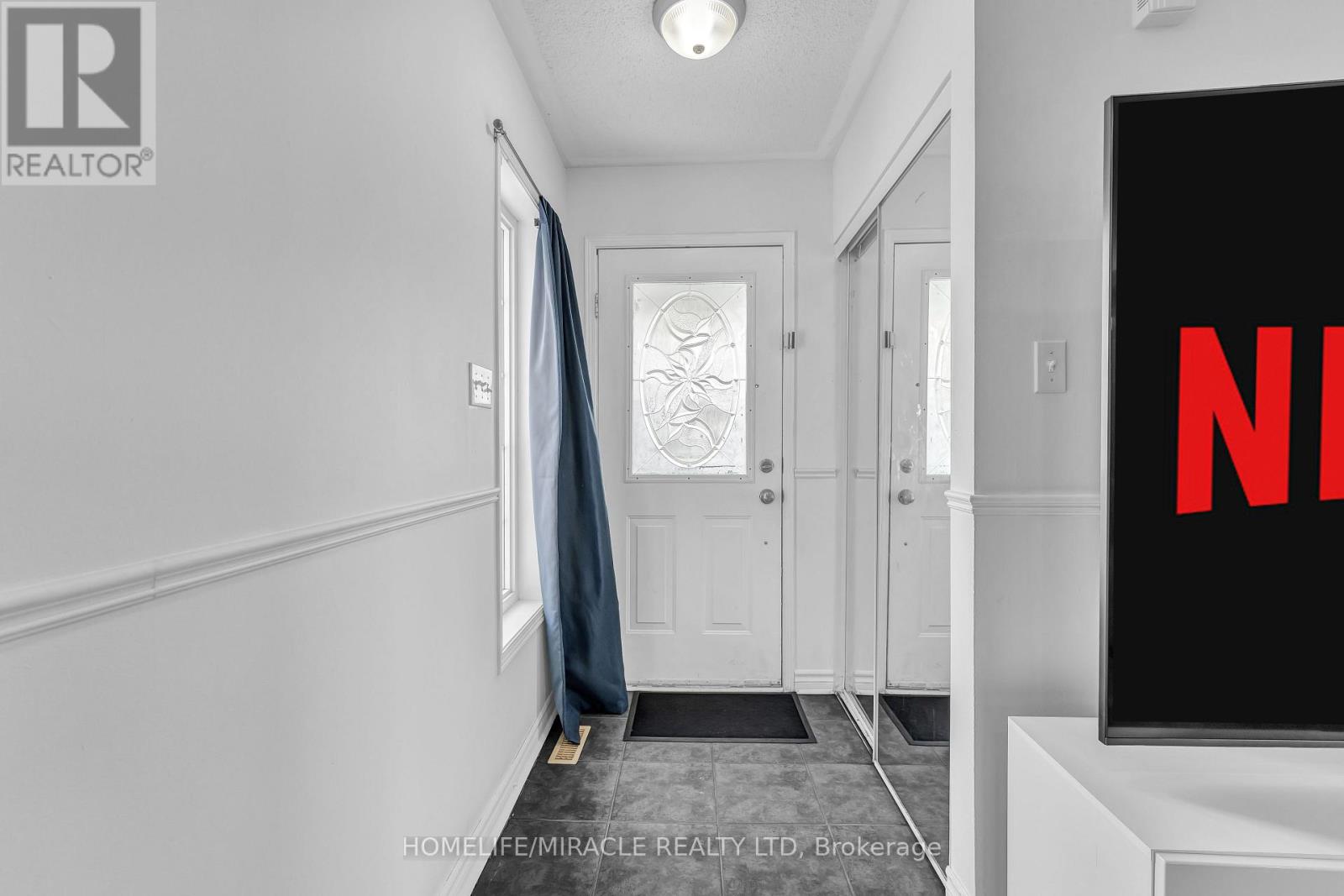 56 Viceroy Crescent, Brampton, Ontario  L7A 1V7 - Photo 5 - W12204092