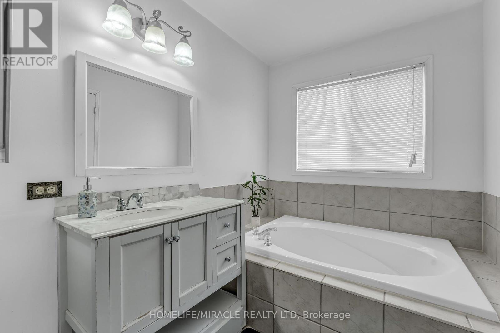 56 Viceroy Crescent, Brampton, Ontario  L7A 1V7 - Photo 27 - W12204092