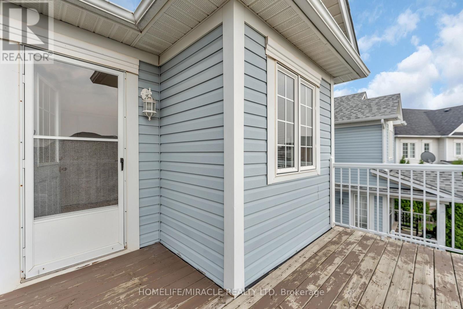 56 Viceroy Crescent, Brampton, Ontario  L7A 1V7 - Photo 4 - W12204092