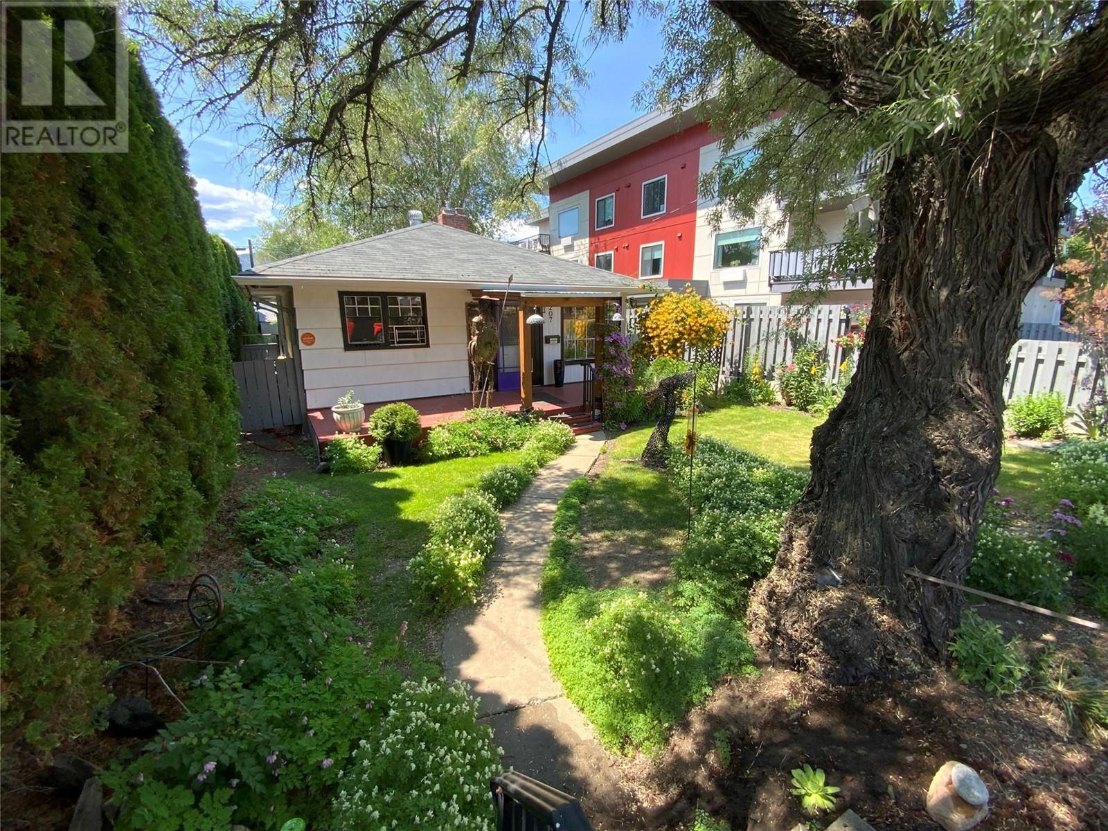 207 Maple Street, Penticton, British Columbia  V2A 5V6 - Photo 2 - 10351435