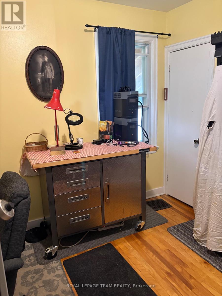 1123 Secord Avenue, Ottawa, Ontario  K1H 8C9 - Photo 11 - X12204217