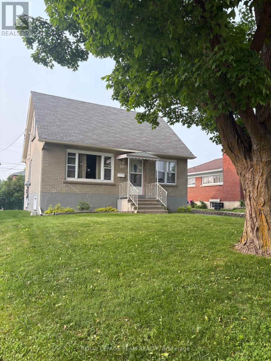 1123 Secord Avenue, Ottawa, Ontario  K1H 8C9 - Photo 3 - X12204217