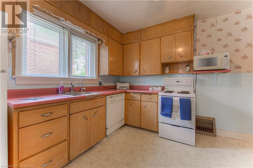 56 Roslin Avenue S, Waterloo, Ontario N2L 2G8 - Photo 14 - 40736130