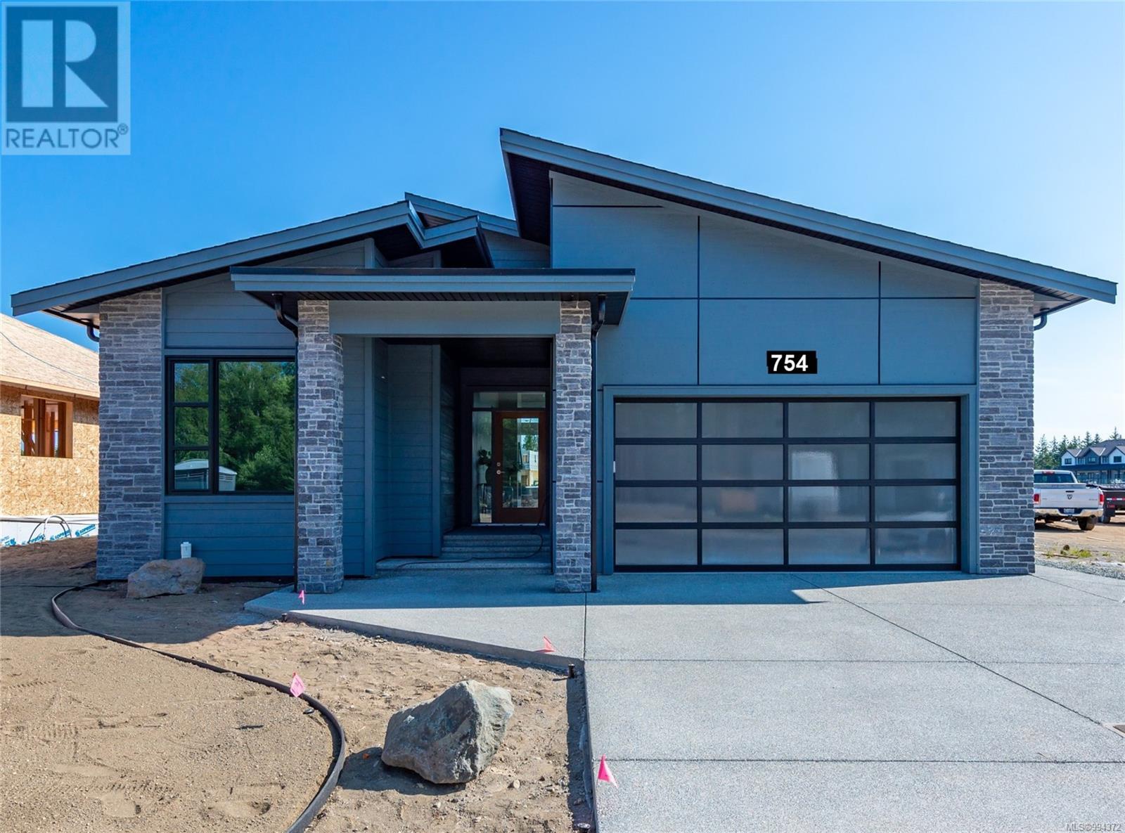 754 Sitka St, Campbell River, British Columbia  V9H 0G4 - Photo 1 - 994372