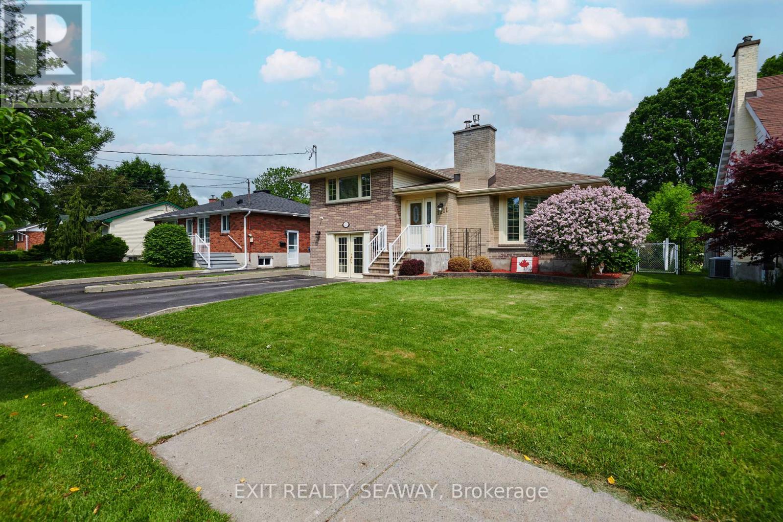 Property at 1211 LEONARD AVENUE image 2