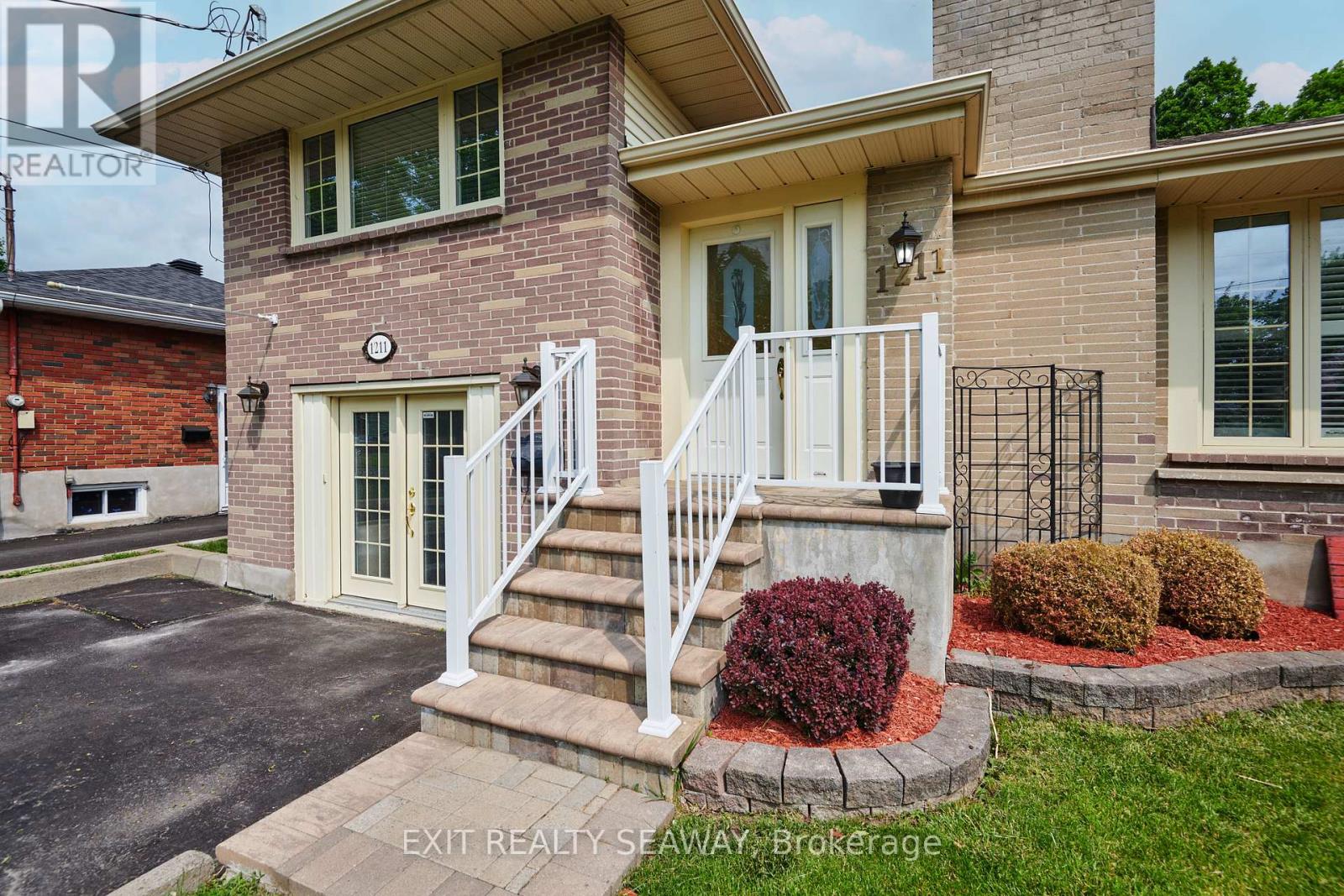 Property at 1211 LEONARD AVENUE image 3