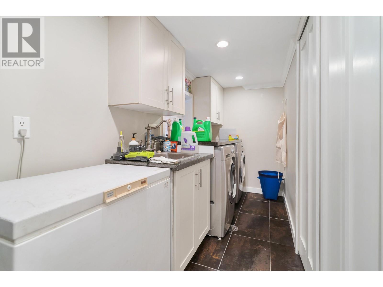 6895 Curtis Street, Burnaby, British Columbia  V5B 2B2 - Photo 19 - R2990482