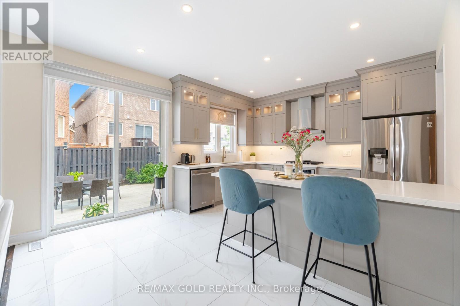 82 Seascape Crescent, Brampton, Ontario  L6P 3C6 - Photo 8 - W12203436