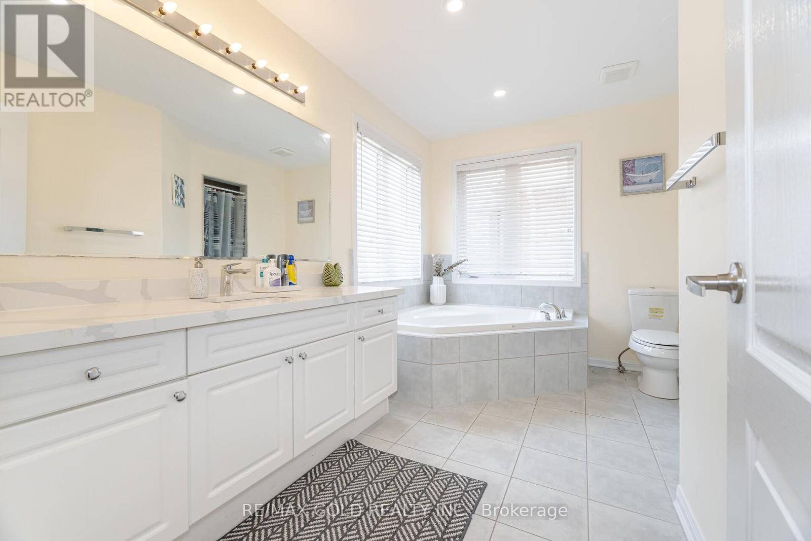 82 Seascape Crescent, Brampton, Ontario  L6P 3C6 - Photo 16 - W12203436