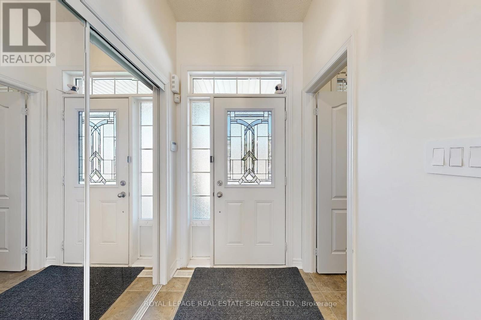 24 Accent Circle, Brampton, Ontario  L7A 0L2 - Photo 3 - W12205361