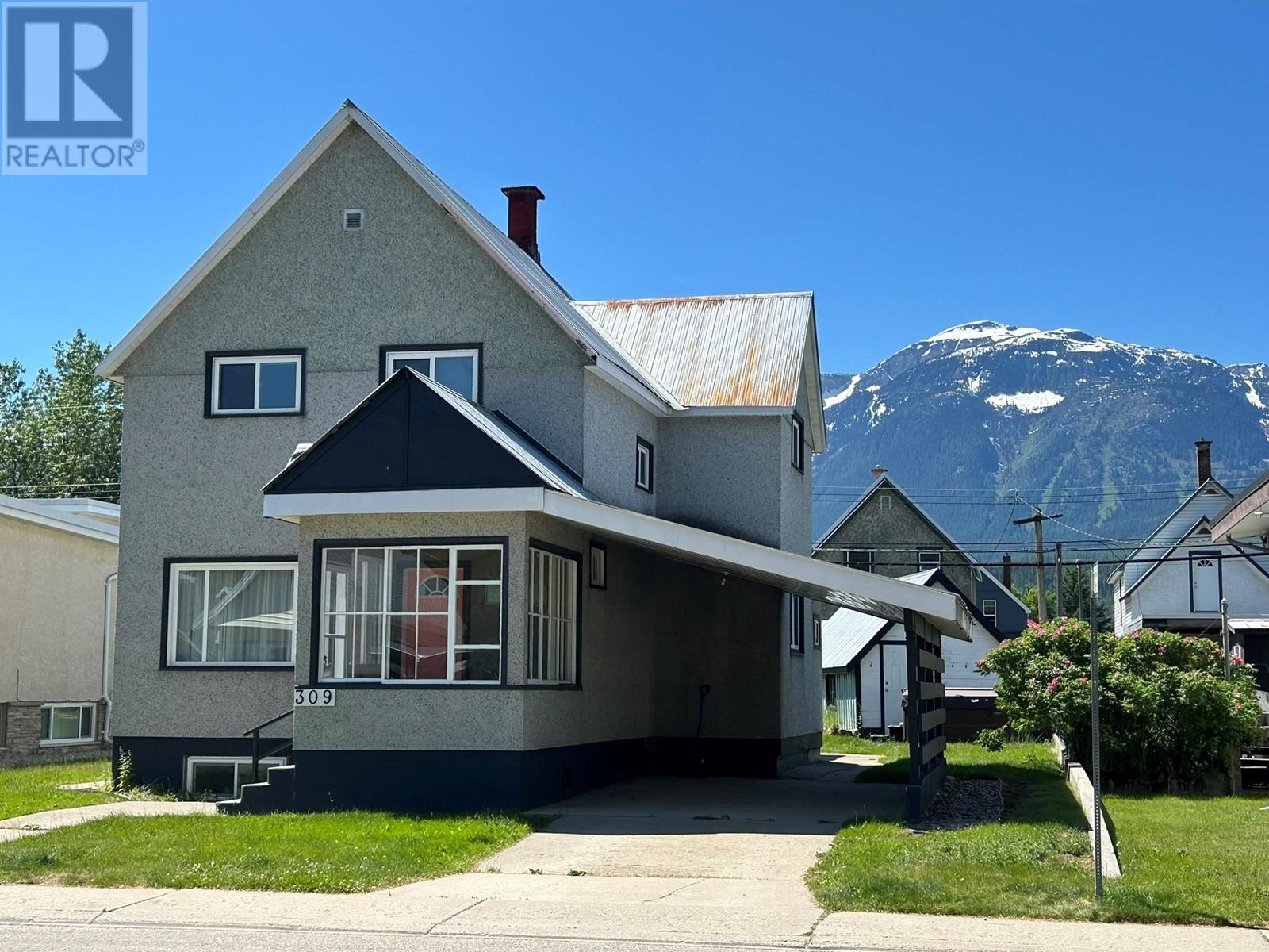 309 Third Street E, Revelstoke, British Columbia