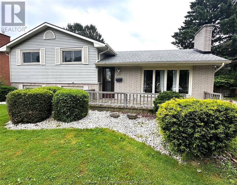 430 Mcnaughton Avenue East, Chatham, Ontario  N7L 2G9 - Photo 1 - 25014536