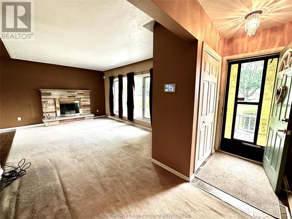 430 Mcnaughton Avenue East, Chatham, Ontario  N7L 2G9 - Photo 6 - 25014536