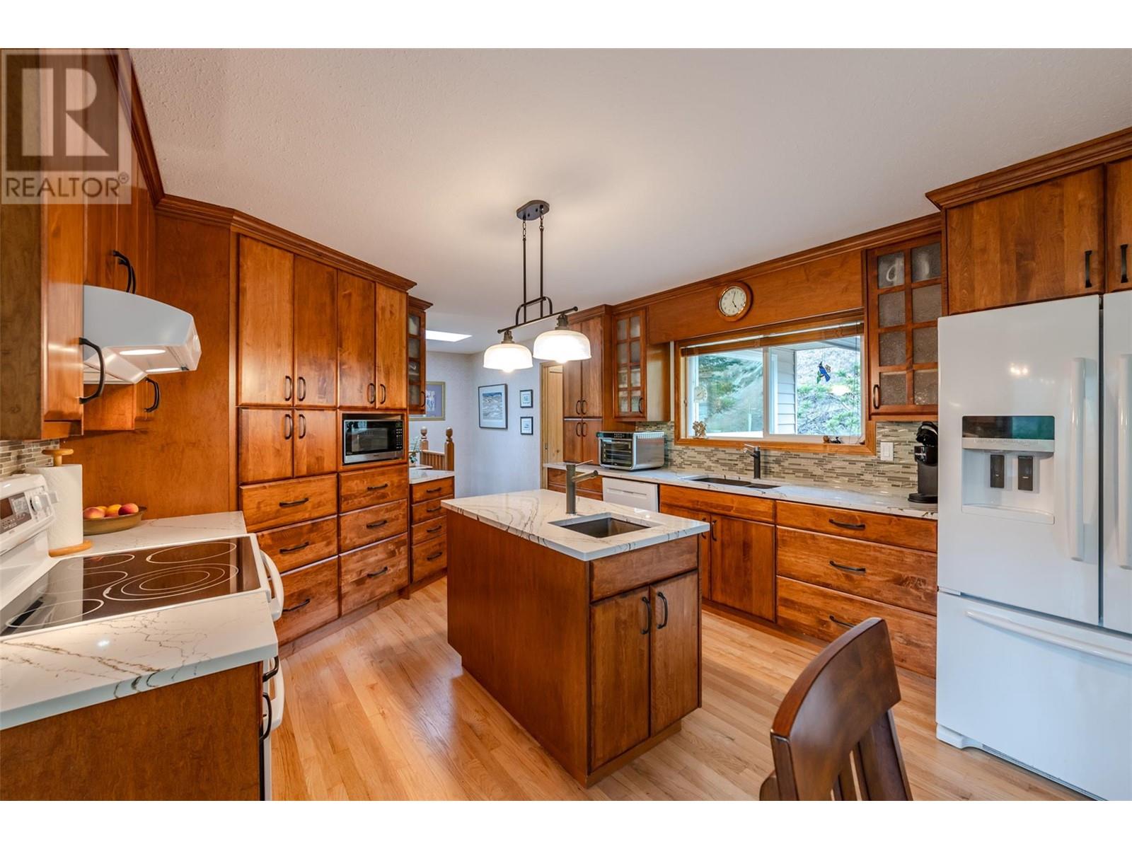 331 Eastside Road, Okanagan Falls, British Columbia  V0H 1R5 - Photo 5 - 10346227