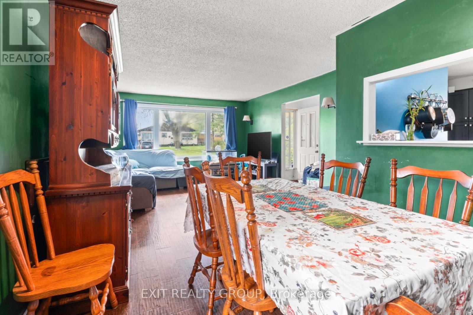 94 Maple Drive, Belleville, Ontario  K8P 2R2 - Photo 4 - X12193432