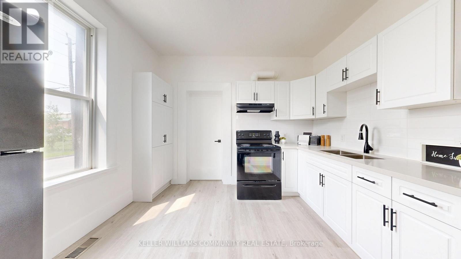 147 Park Place, Peterborough Central, Ontario  K9J 3V8 - Photo 8 - X12207420