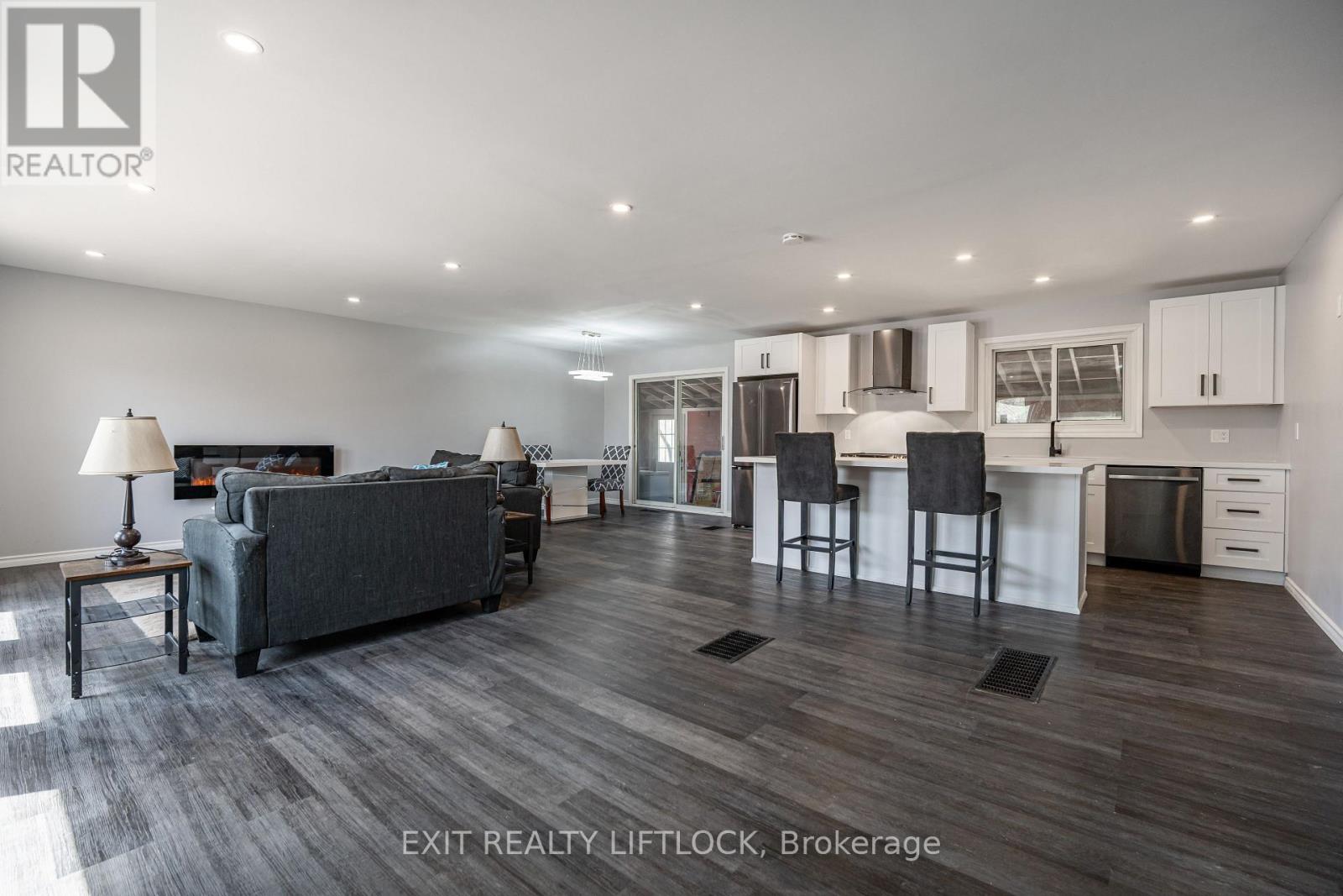 1802 Young's Point Road, Selwyn, Ontario  K0L 2H0 - Photo 6 - X12207440