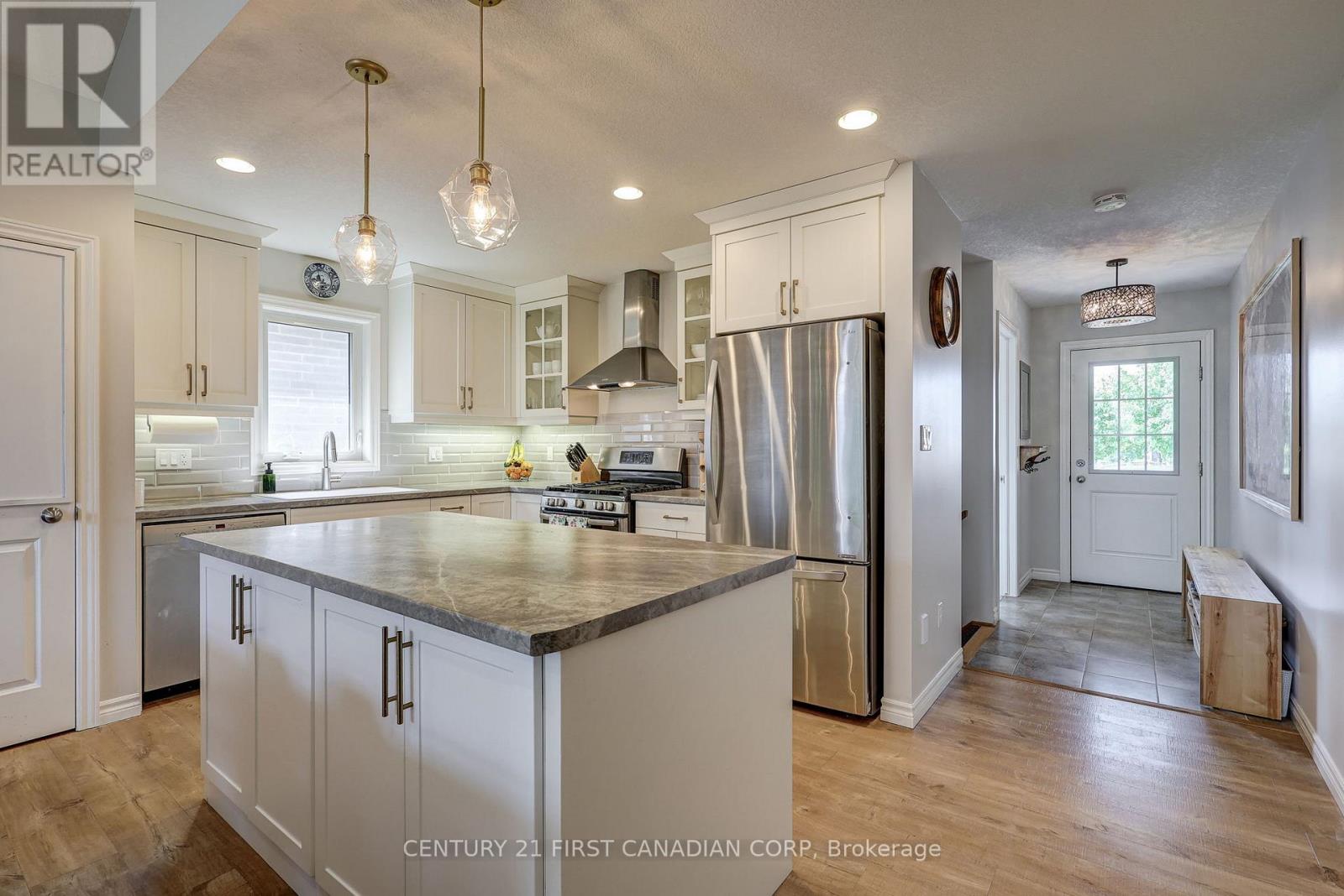 81 Westlake Drive, St. Thomas, Ontario  N5P 0B7 - Photo 9 - X12207391