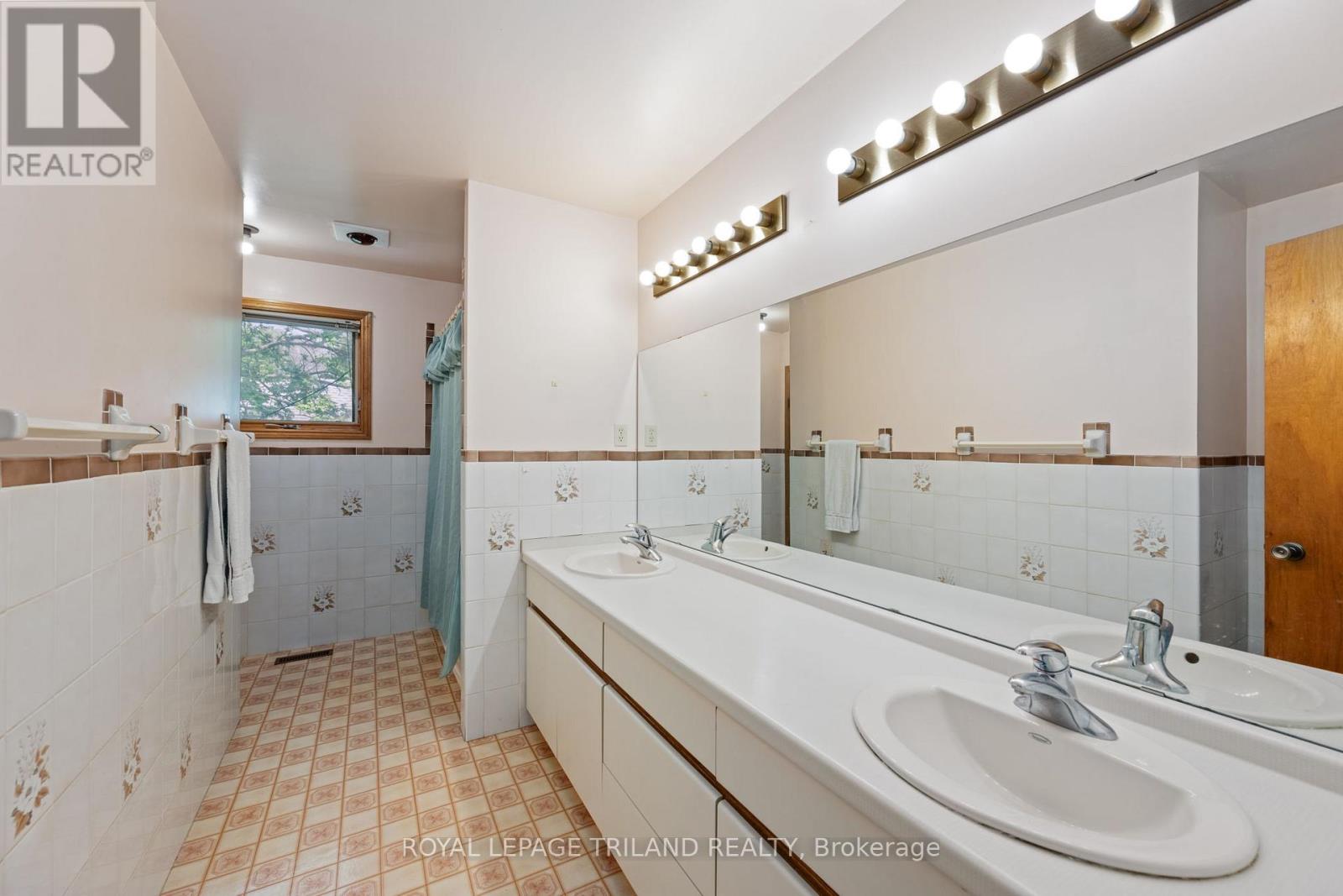 116 Charles Street W, Ingersoll, Ontario  N5C 2L8 - Photo 14 - X12207409