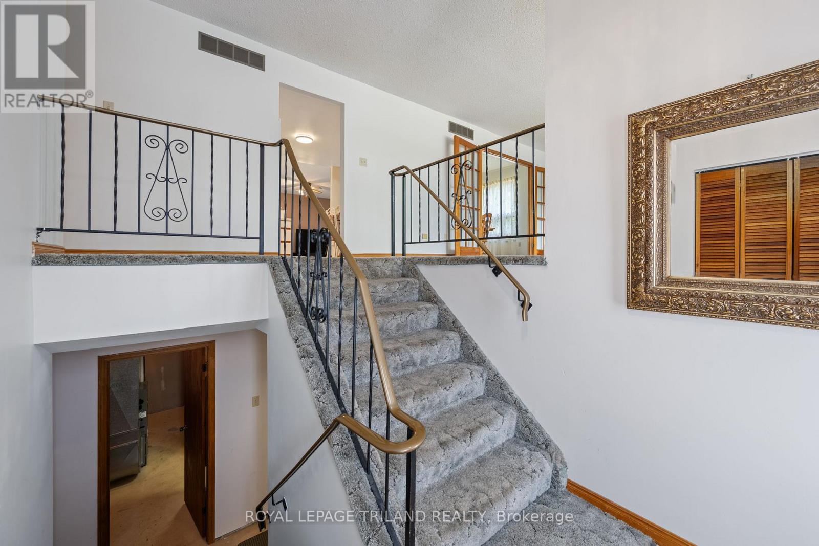 116 Charles Street W, Ingersoll, Ontario  N5C 2L8 - Photo 8 - X12207409